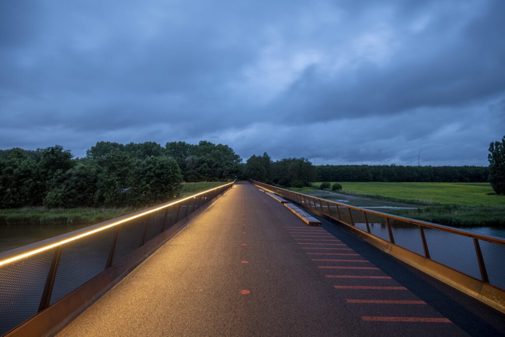 Verlichte brug Almere