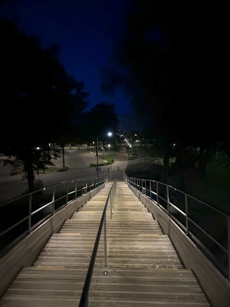 Wolkatbrug ETZ Tilburg  LED verlichting pucks