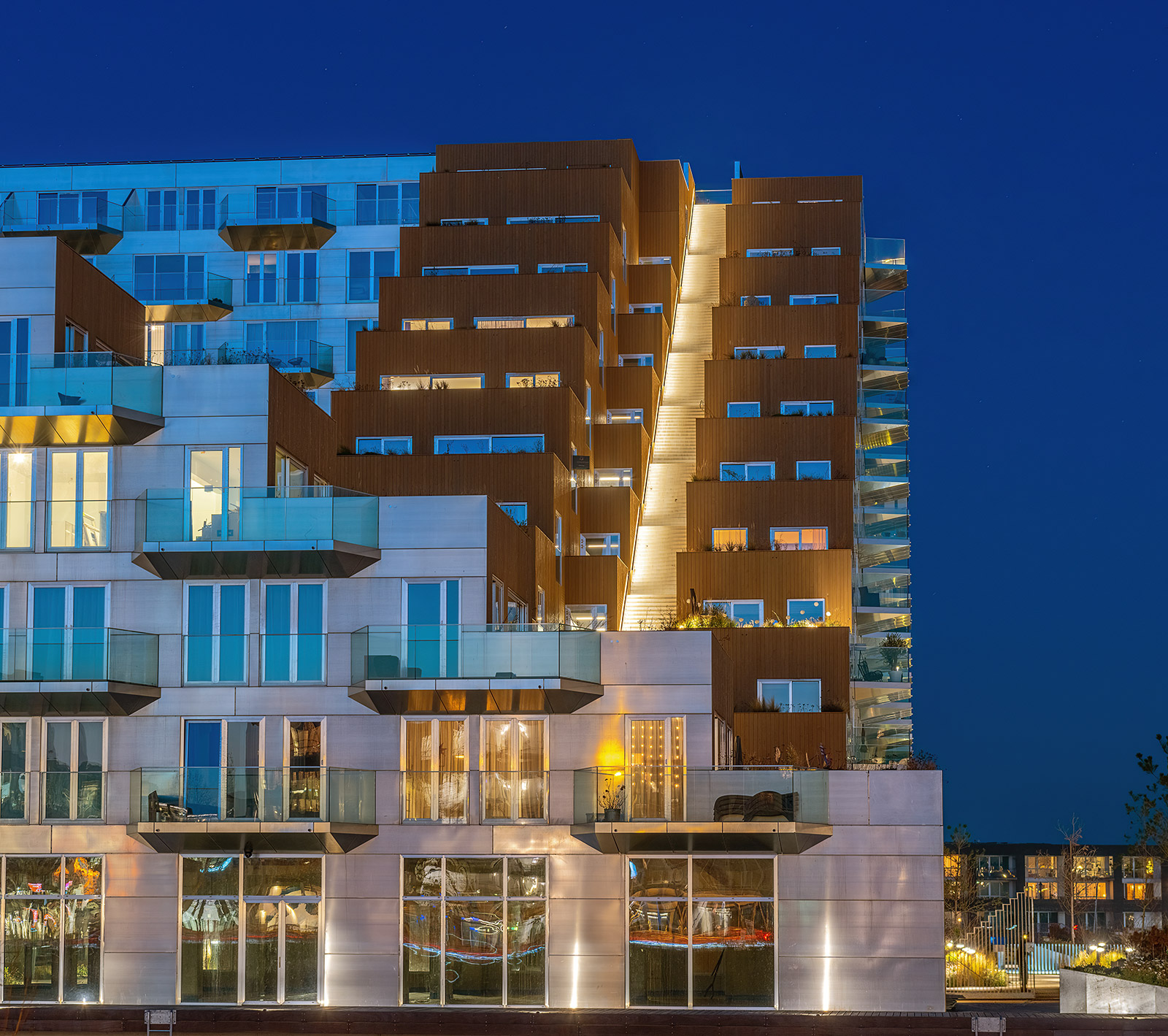 Gebouw met LED-leuningen — ILLUNOX