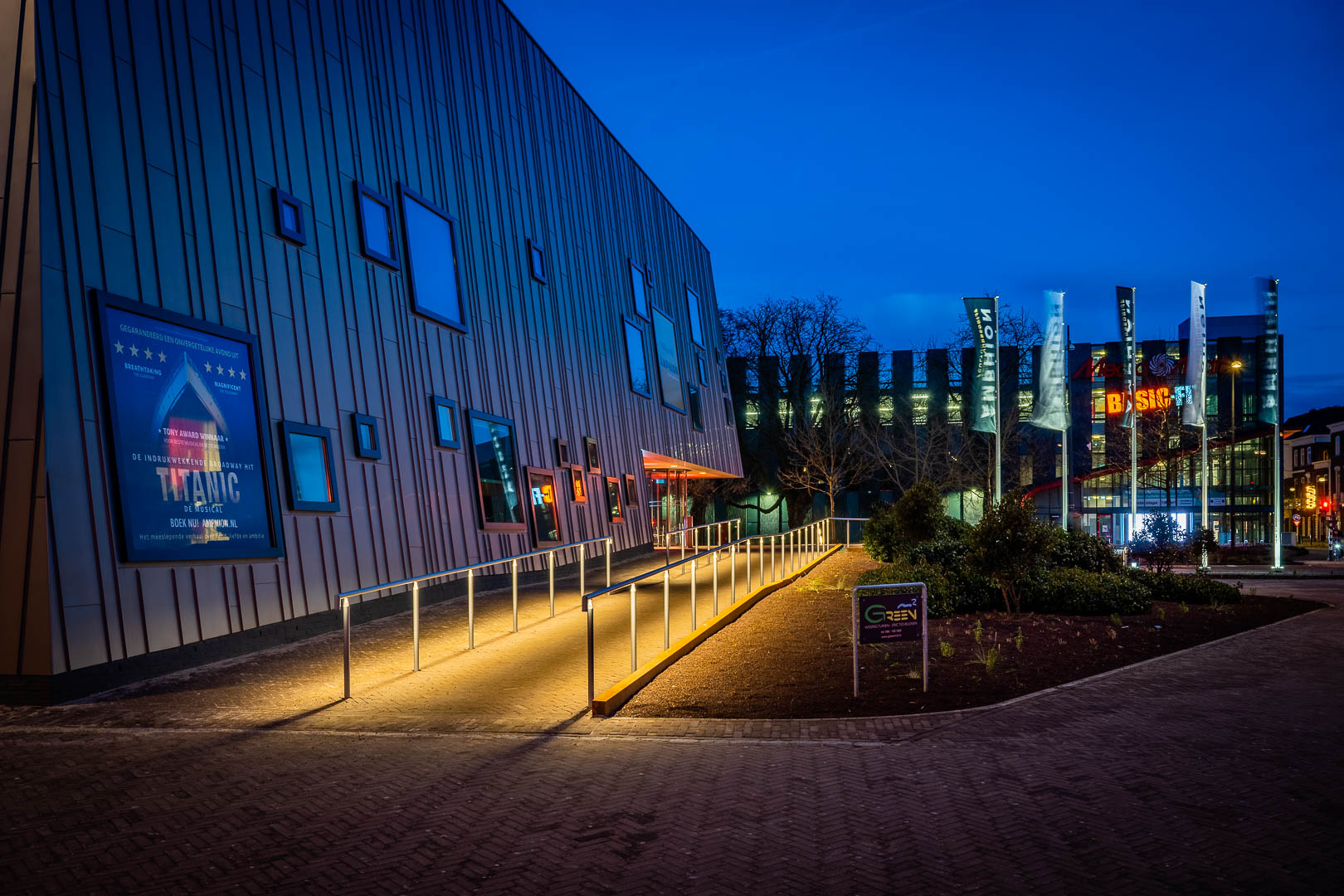 Trapverlichting Amphion theater Doetinchem zij-aanzicht