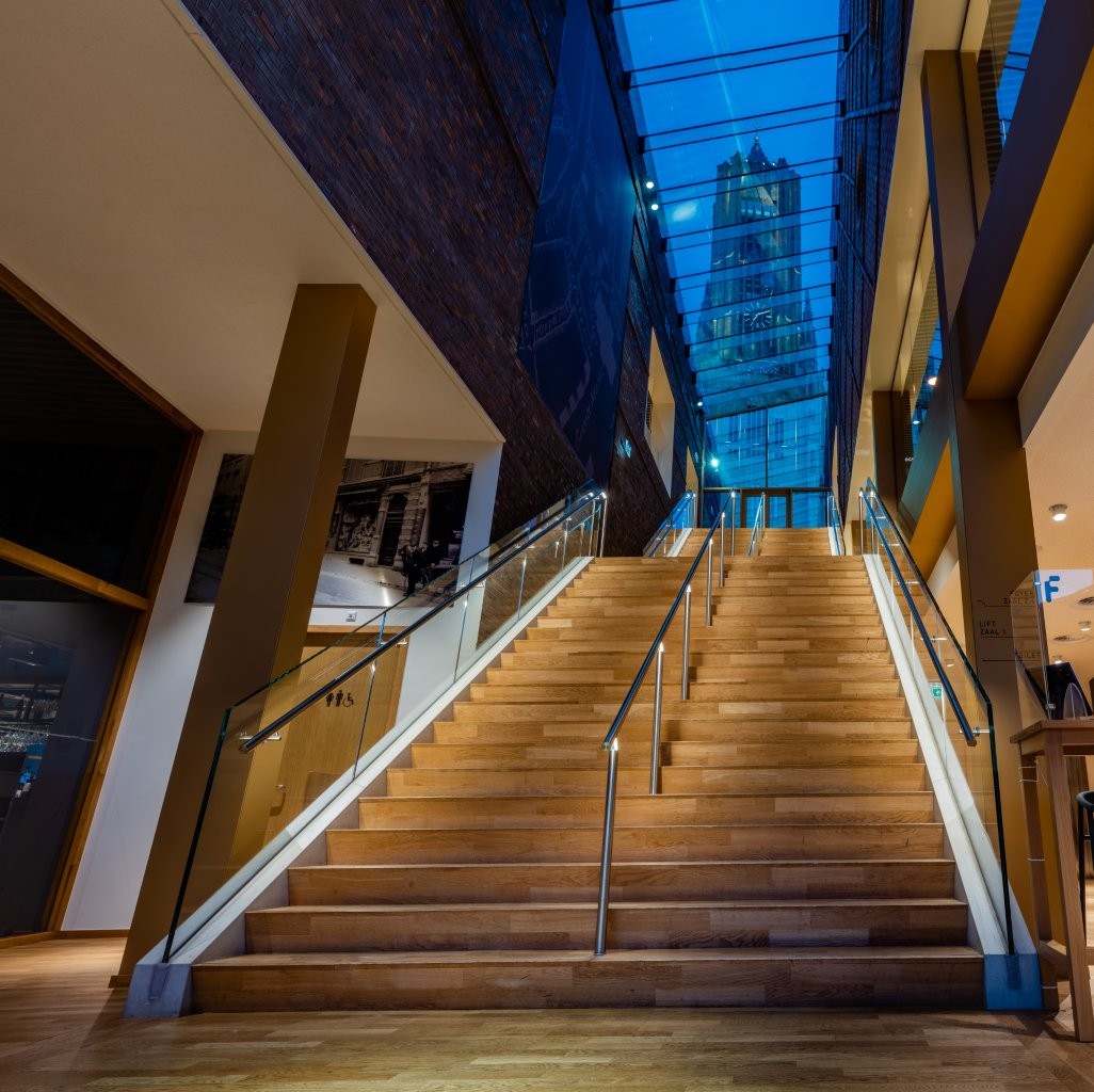 De trapverlichting met de ILLUNOX ledleuningen van het Focus Film Theater in Arnhem