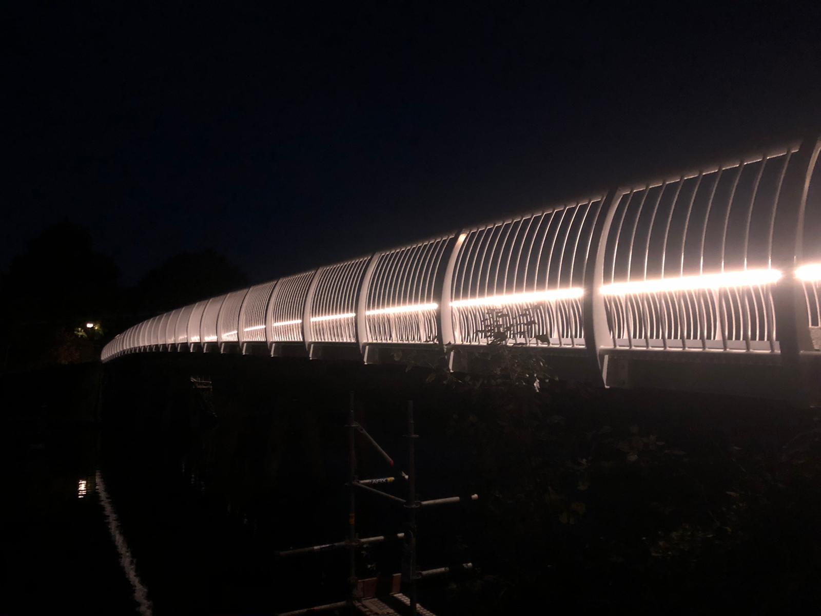 Jan Hendrik Oortbrug Oegstgeest verlichte leuning in het donker
