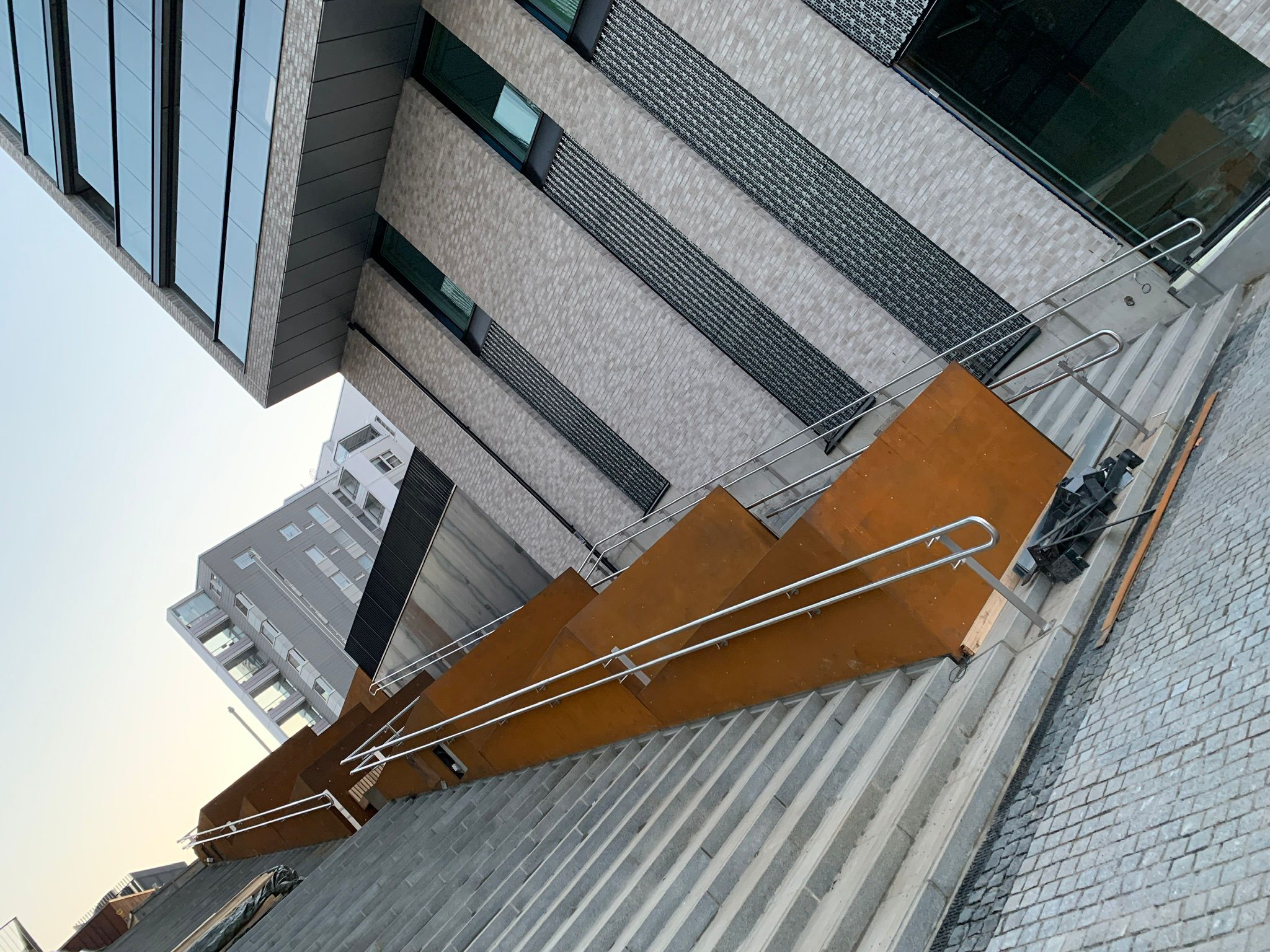 Trapleuningen in aanbouw winkelcentrum Helsinki